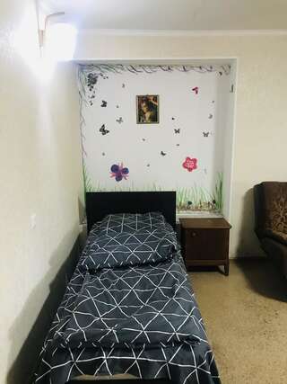 Мини-отель Hostel FORREST Кутаиси Односпальная кровать в общем номере-3