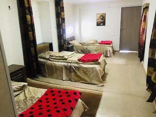 Мини-отель Hostel FORREST Кутаиси Односпальная кровать в общем номере с 4 кроватями-5