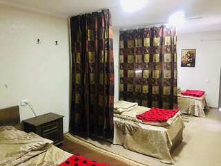 Мини-отель Hostel FORREST Кутаиси Односпальная кровать в общем номере с 4 кроватями-6