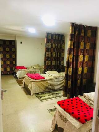 Мини-отель Hostel FORREST Кутаиси Односпальная кровать в общем номере с 4 кроватями-9
