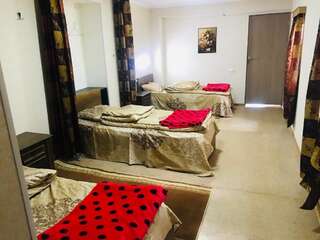 Мини-отель Hostel FORREST Кутаиси Односпальная кровать в общем номере с 4 кроватями-11